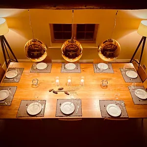 https://chalets-violettes.hotels-rhonealpes.com