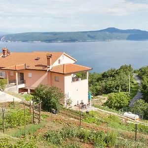 apartmani-sandra-rovini.primorje-gorskikotar.com/